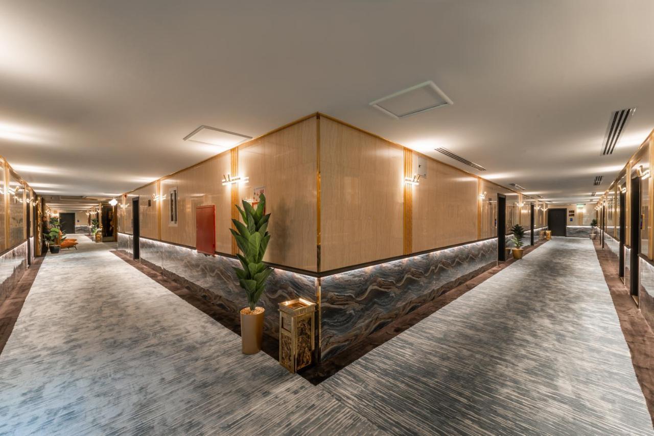 Ross Hotel Riaad Buitenkant foto