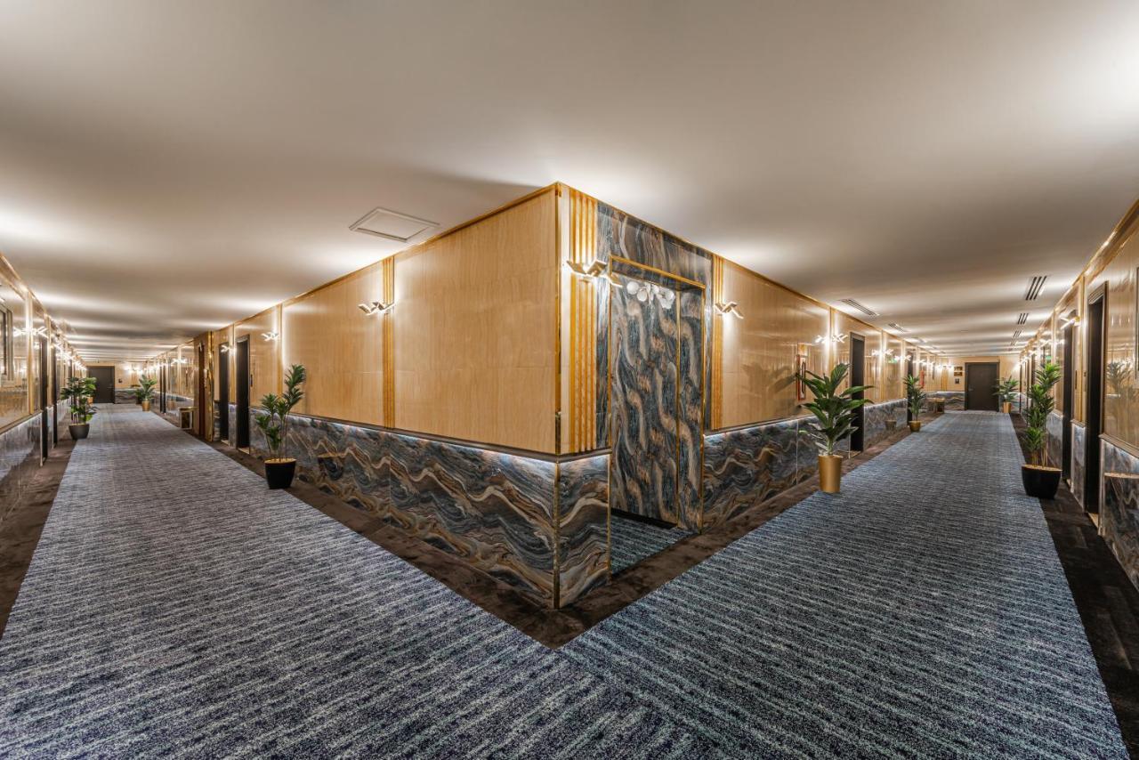 Ross Hotel Riaad Buitenkant foto