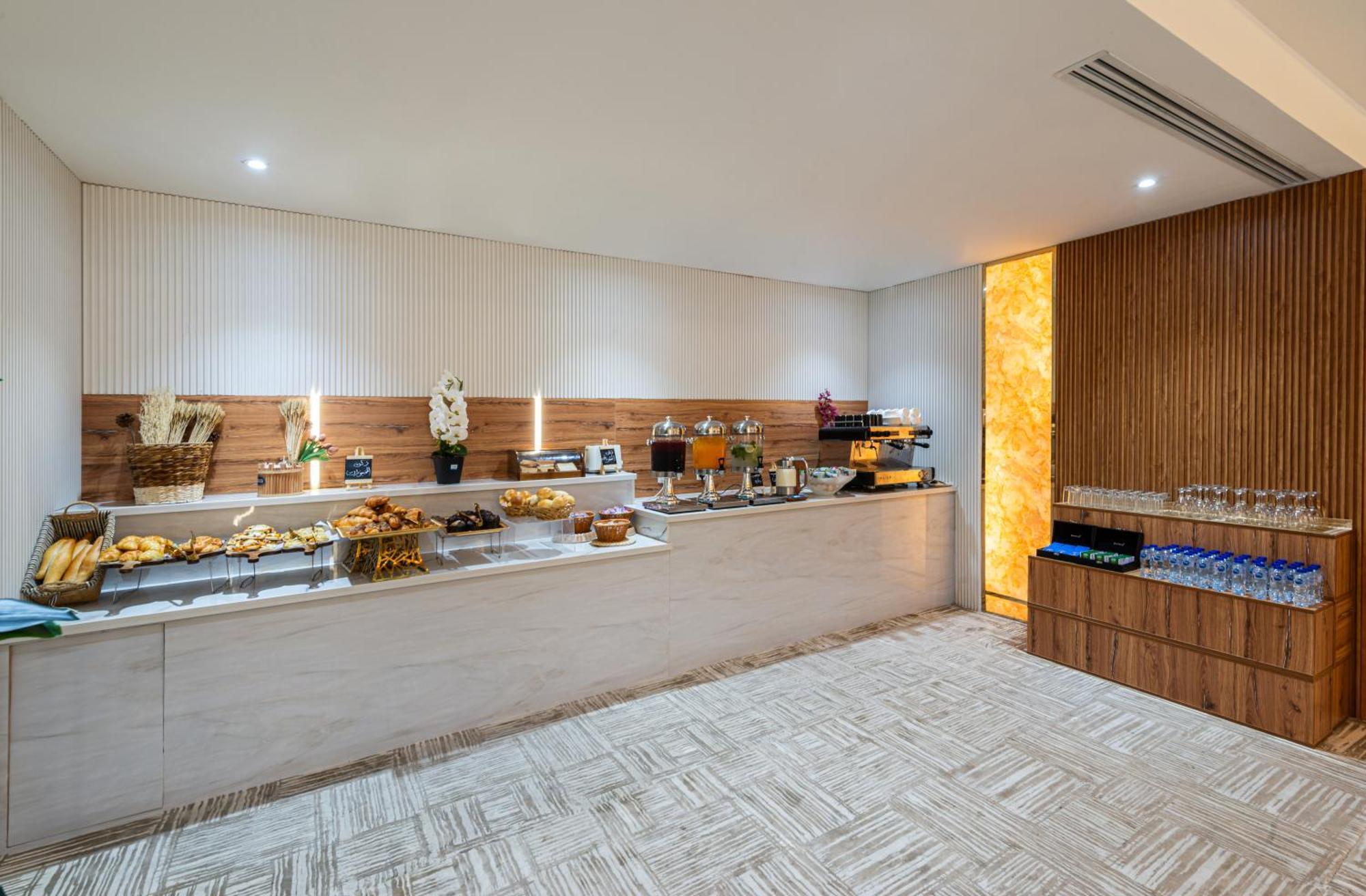 Ross Hotel Riaad Buitenkant foto